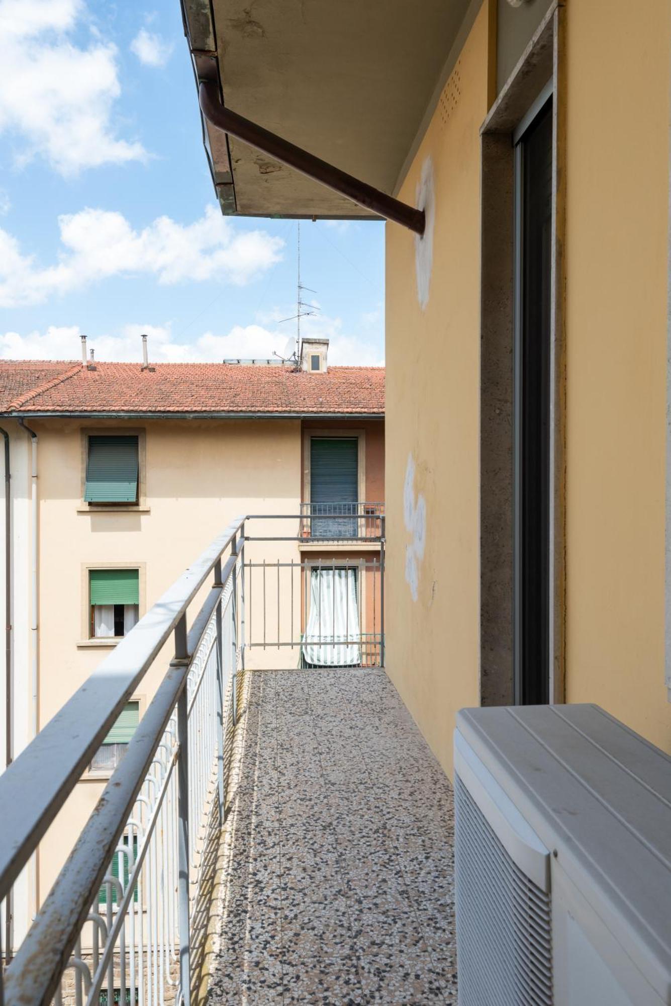 Unyca - Elegant In Coverciano * Florencia